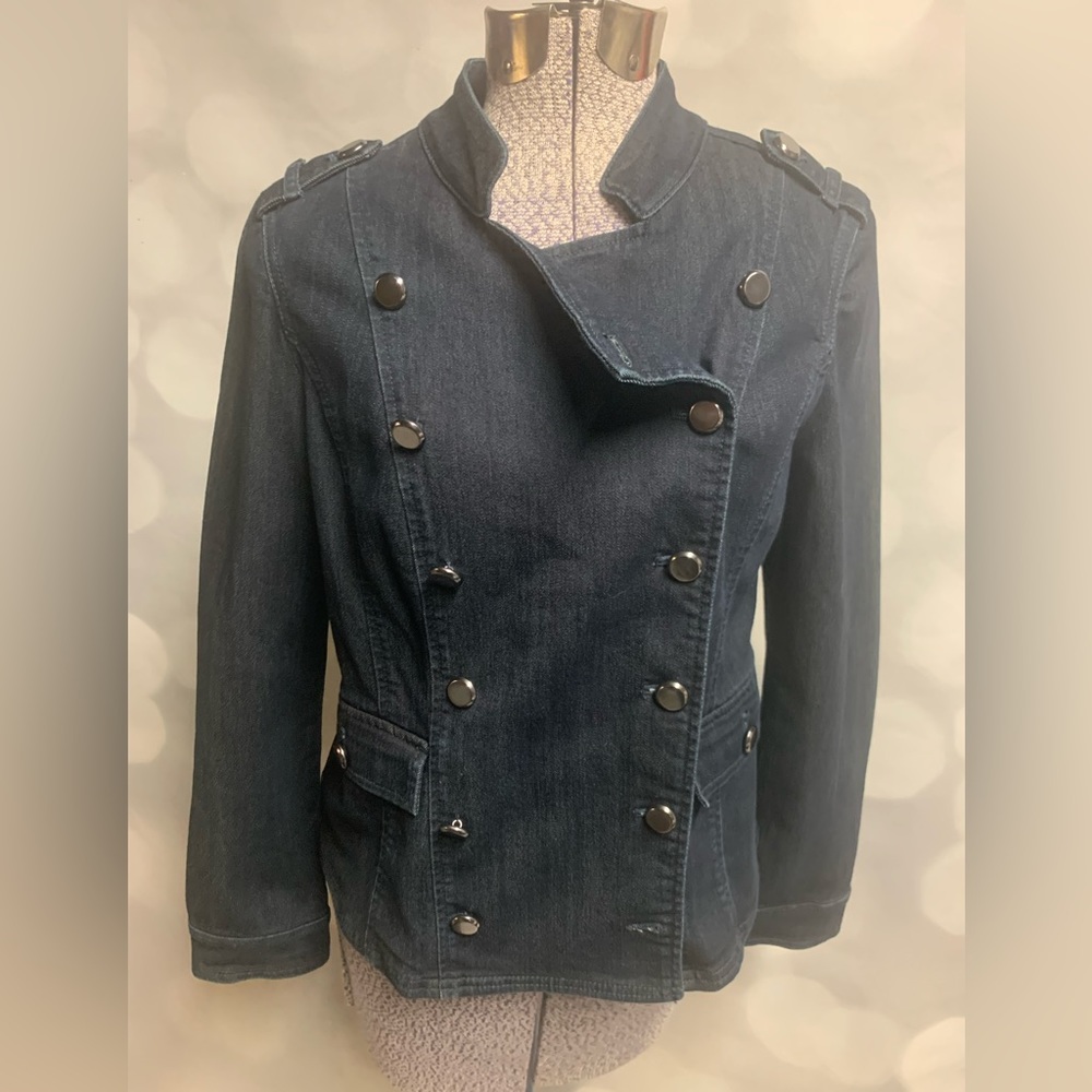 Chico’s jean jacket with stretch and tons of buttons.‎ Size small/0